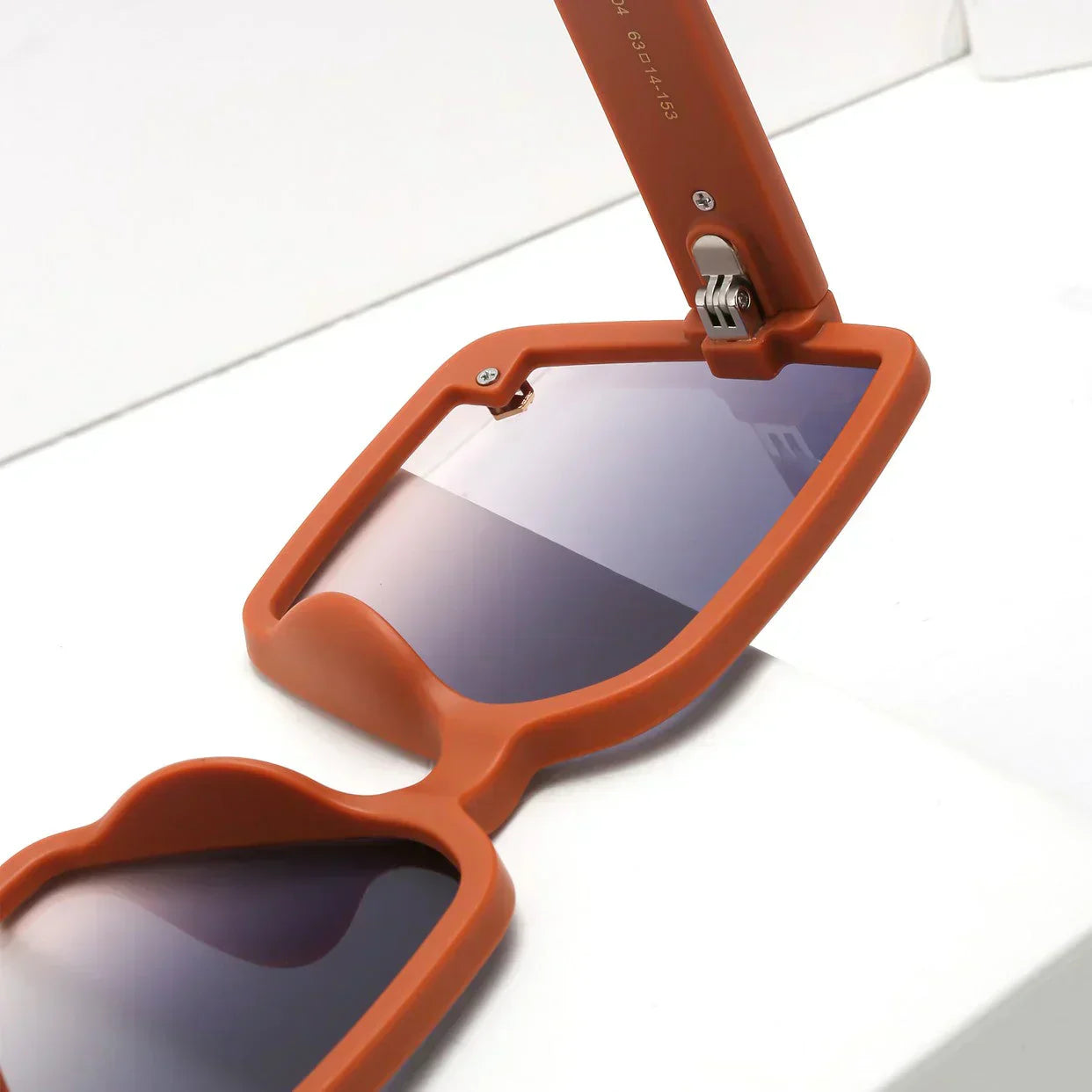 4 color fashion letter double color polarized sunglasses