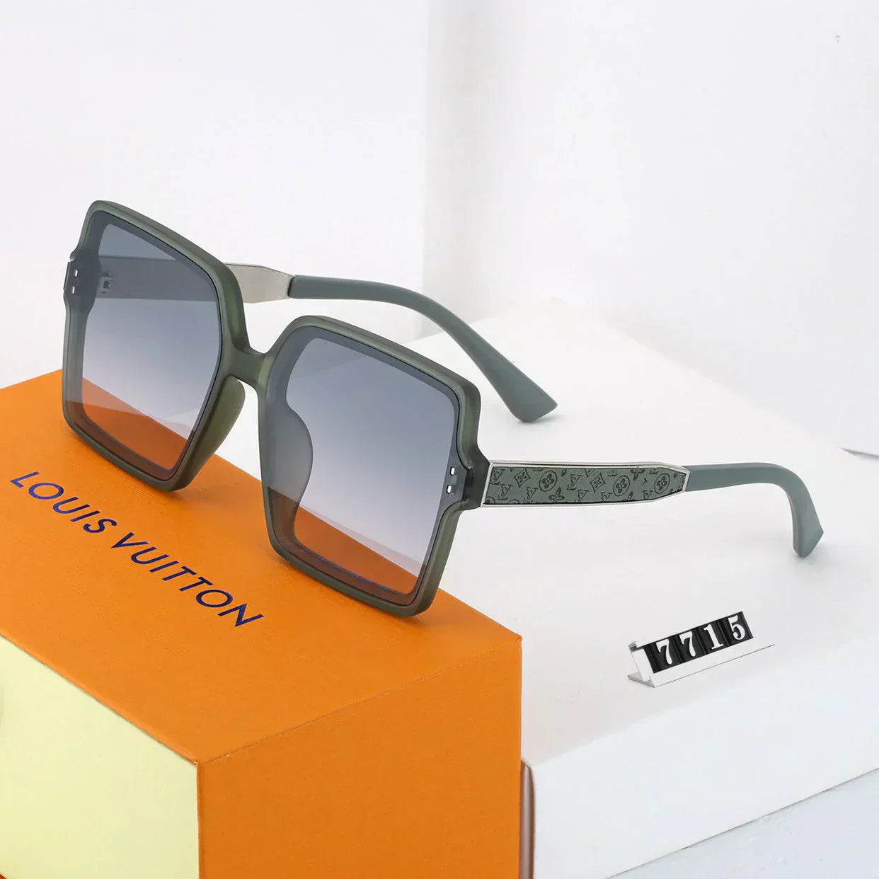 4 color luxury four leaf flower alphabet mirror leg polarized sunglasses