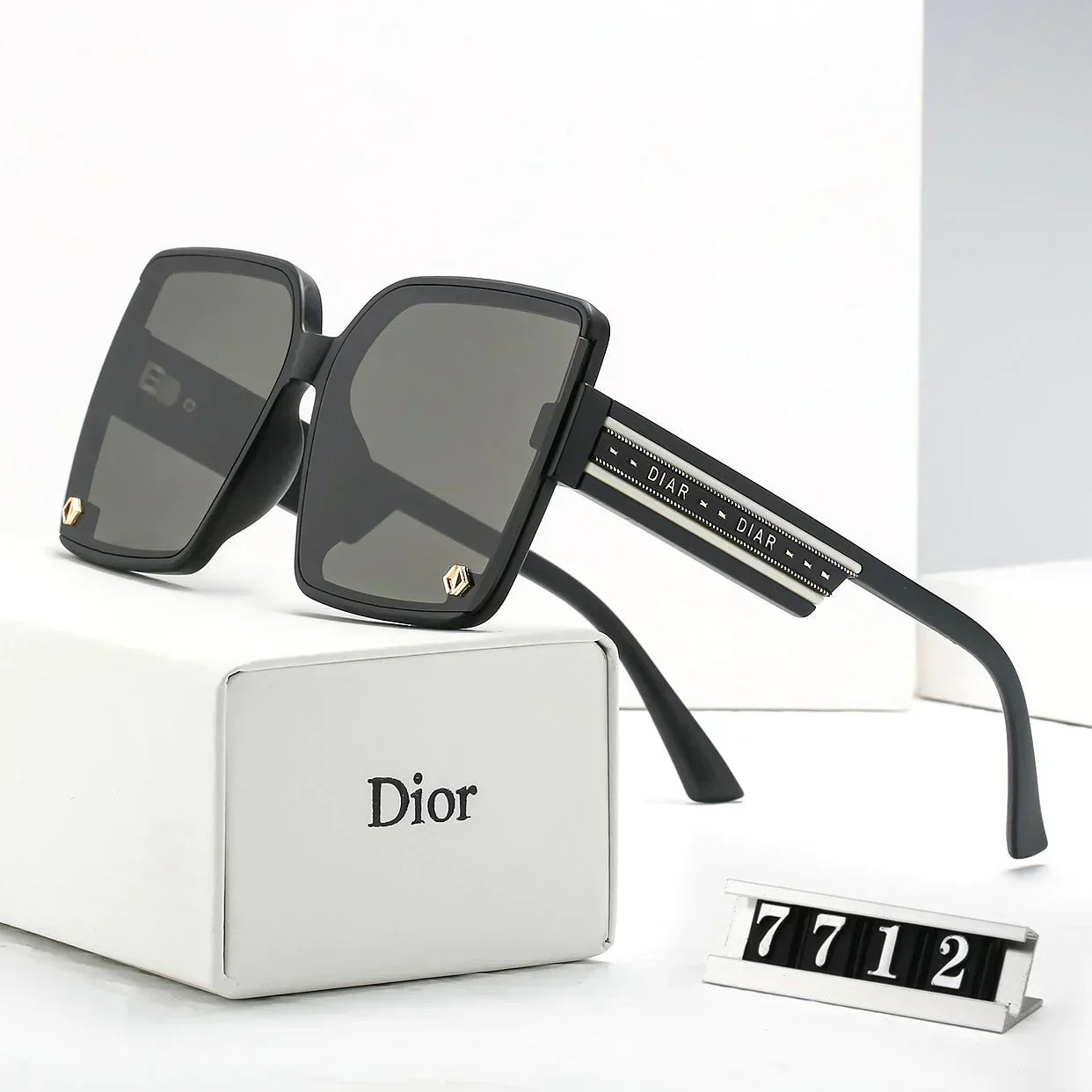 4 color fashion letter double color polarized sunglasses