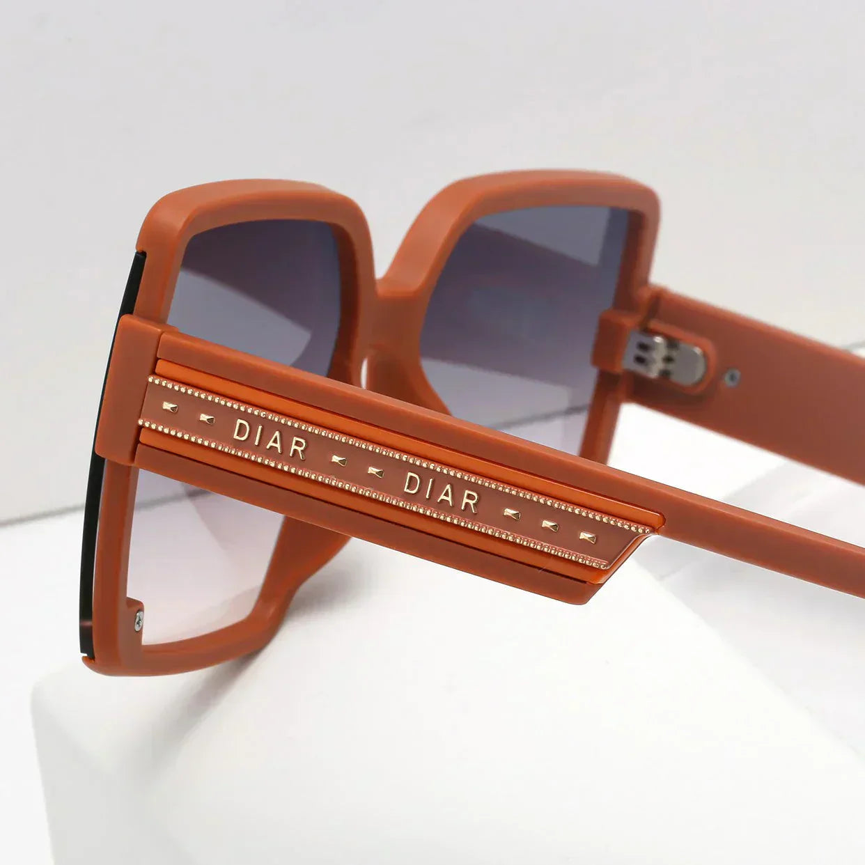 4 color fashion letter double color polarized sunglasses