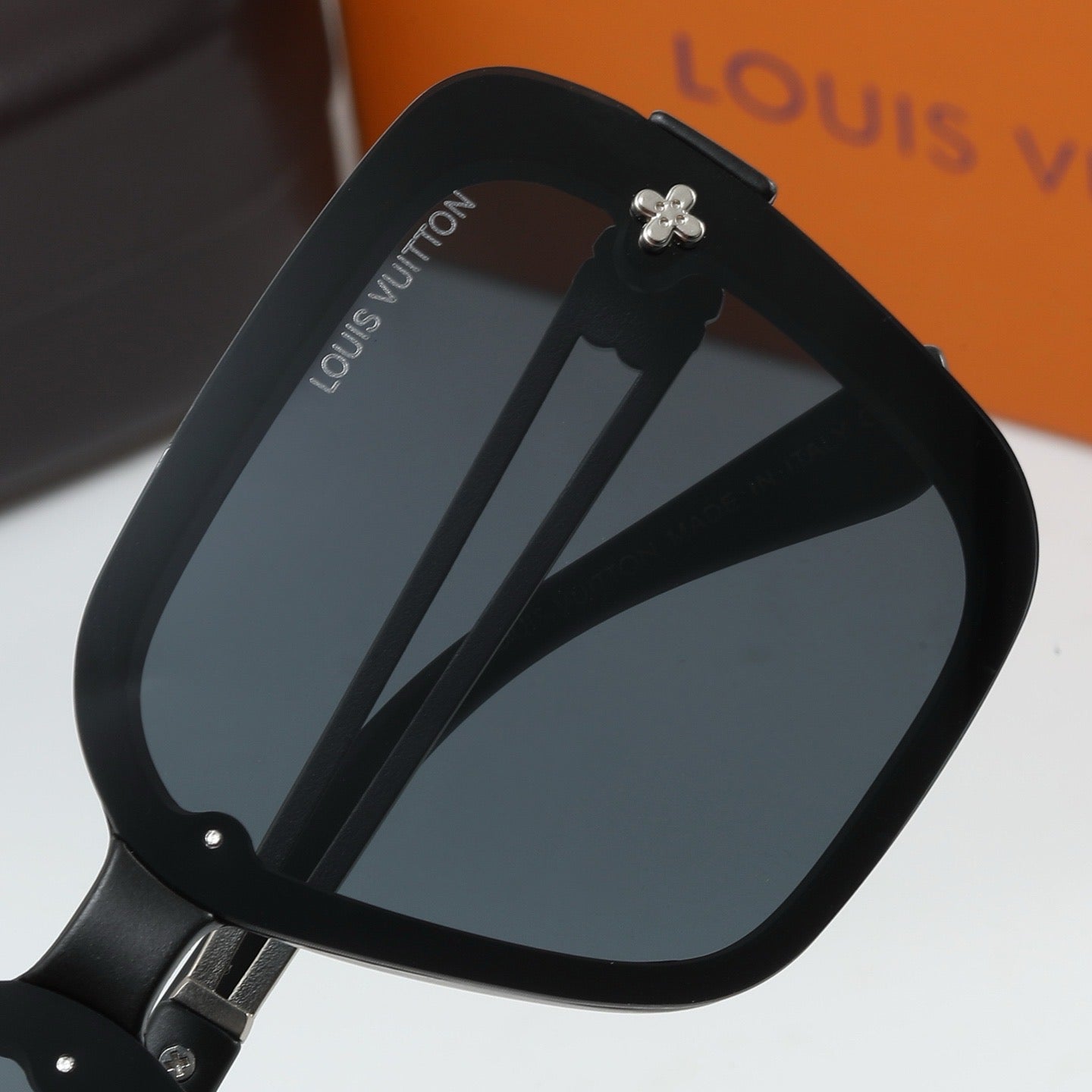 4 colors of new popular sunglasses