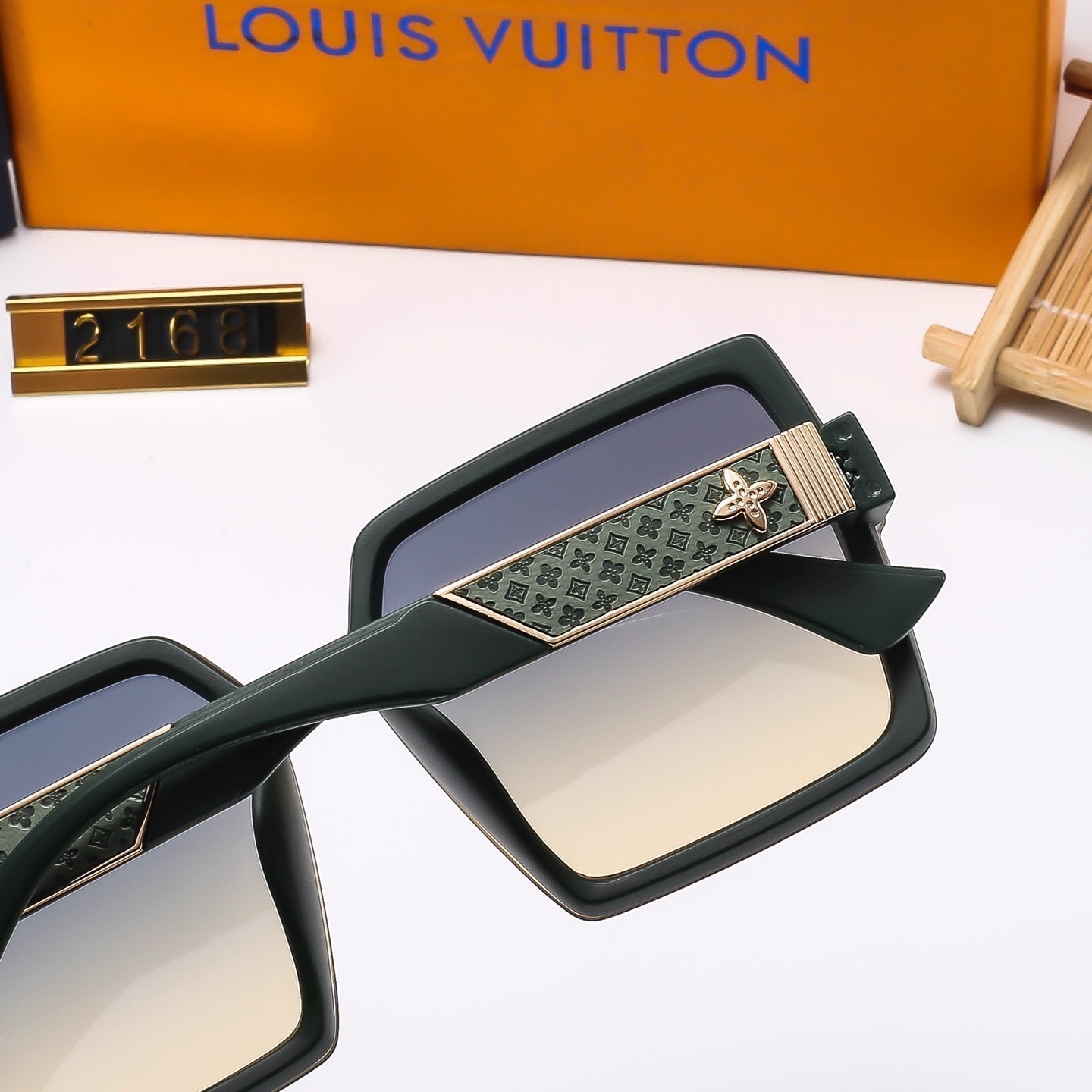 4 colors of fashionable and popular sunglasses  2168