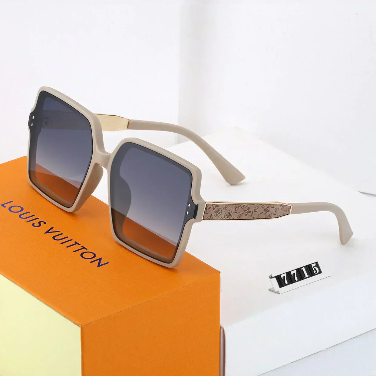 4 color luxury four leaf flower alphabet mirror leg polarized sunglasses